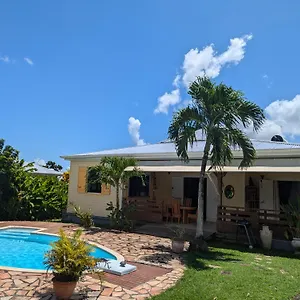 https://villa-pamaj-piscine-et-vue-montagne-au-coeur-de-lile.comcaribbean.com